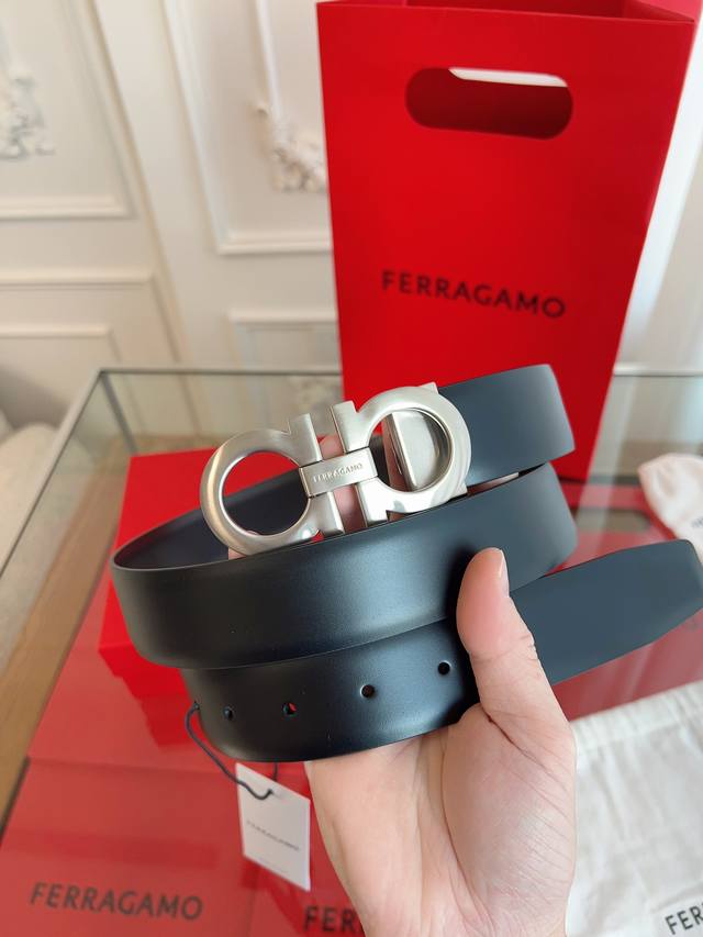 特 Ferragamo 菲拉格慕 官网同款早秋新品 宽度:3.5Cm 代购品质 带身双面进口小牛皮 支持芯片扫码 长度可自行裁剪 让你体验专柜般的感觉 经典款升