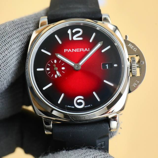 白 金 V7厂迪丽热巴同款超薄小尺寸 沛纳海-Panerai Luminor Due系列 机芯采用海欧自动机械机芯 表径:42Mm 整个壳身厚度得以降低近四成！