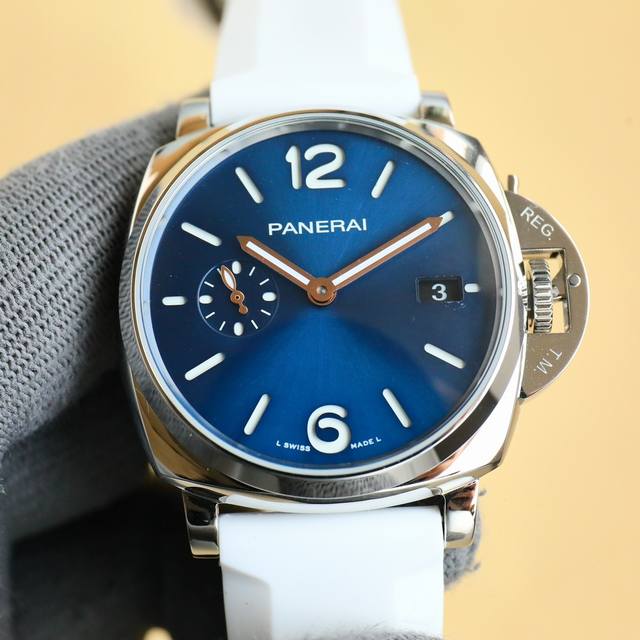 白 金 V7厂迪丽热巴同款超薄小尺寸 沛纳海-Panerai Luminor Due系列 机芯采用海欧自动机械机芯 表径:42Mm 整个壳身厚度得以降低近四成！