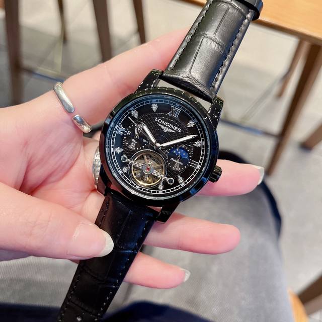 浪琴-Longines 商务休闲 经典镂空设计，尊贵大气，绅士风范，卓越品质，热卖全城。采用全自动机械机芯，顶级真小牛表带，矿物质超强镜面 尺寸40Mm厚度12