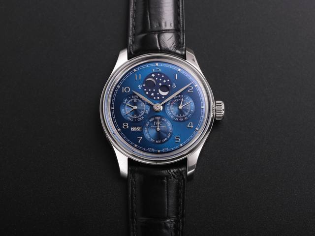 Sj出品 白壳 金壳 钻50 V9 Iwc 万国 葡萄牙系列 D05 真万年历，复刻界第一支万年历万国，采用进口大精工作为基础机芯升级为52610机芯副本，不但