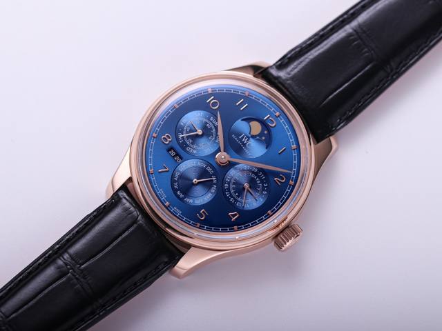 Sj出品 白壳 金壳 钻50 V9 Iwc 万国 葡萄牙系列 D05 真万年历，复刻界第一支万年历万国，采用进口大精工作为基础机芯升级为52610机芯副本，不但