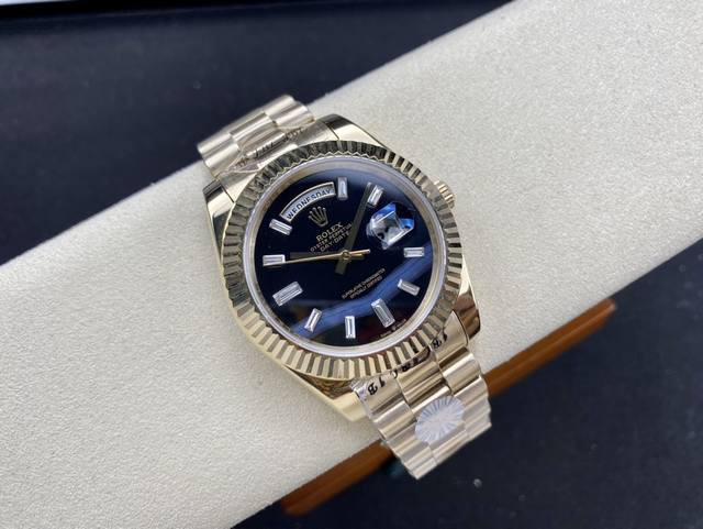 劳力士Rolex 双历 星期日志型系列 40Mm 直径 40Mm 机芯 搭载全自动机械机芯 圈口 劳力士Ringcommand三角坑纹 光圈 镜面 防刮蓝宝石玻