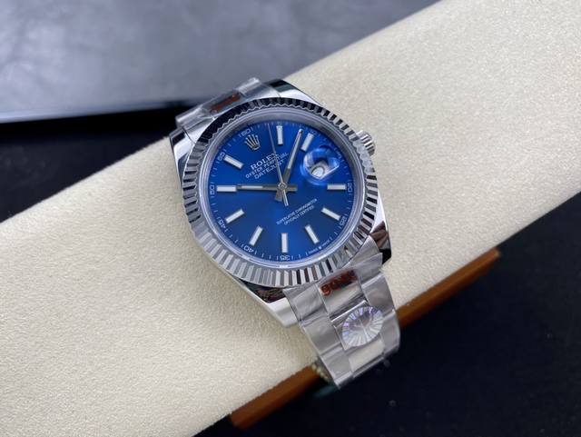 劳力士Rolex 单历 日志型系列 41Mm 直径 41Mm 机芯 搭载全自动机械机芯 圈口 劳力士Ringcommand三角坑纹 光圈 镜面 防刮蓝宝石玻璃镜