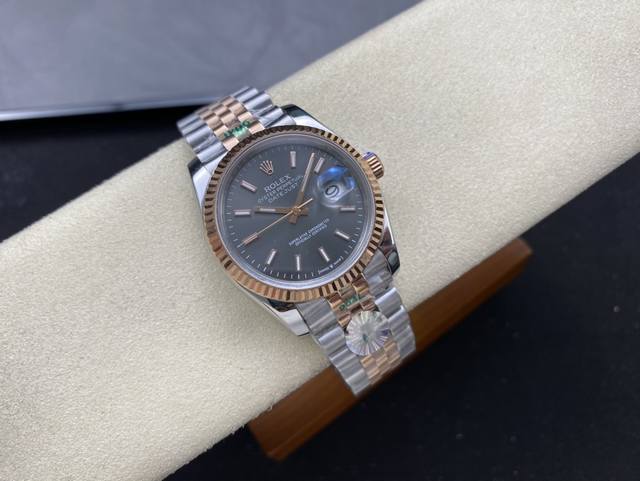 劳力士Rolex 单历 日志型系列 36Mm 直径 36Mm 机芯 搭载全自动机械机芯 圈口 劳力士Ringcommand三角坑纹 光圈 镜面 防刮蓝宝石玻璃镜