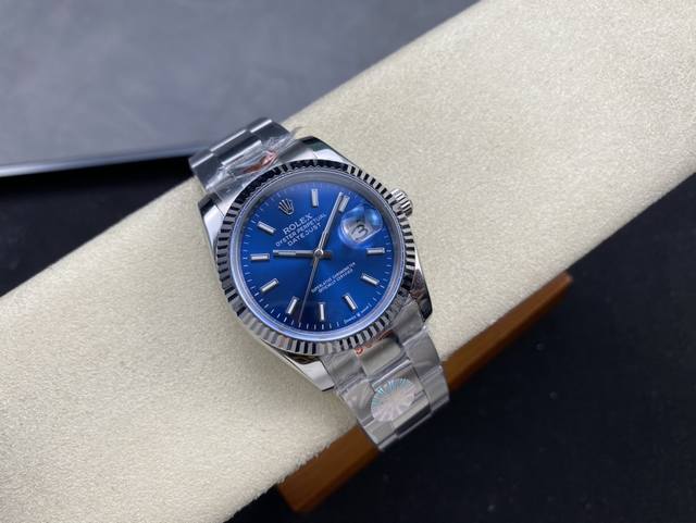 劳力士Rolex 单历 日志型系列 36Mm 直径 36Mm 机芯 搭载全自动机械机芯 圈口 劳力士Ringcommand三角坑纹 光圈 镜面 防刮蓝宝石玻璃镜