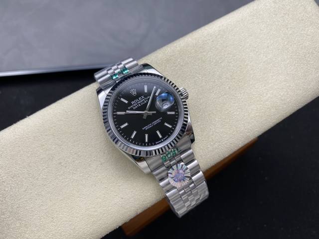 劳力士Rolex 单历 日志型系列 36Mm 直径 36Mm 机芯 搭载全自动机械机芯 圈口 劳力士Ringcommand三角坑纹 光圈 镜面 防刮蓝宝石玻璃镜