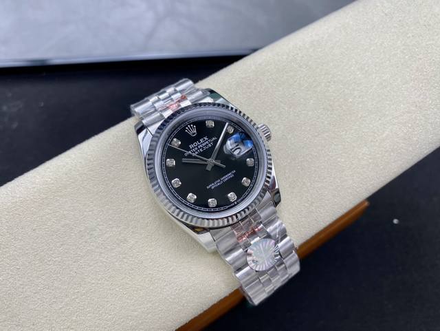 劳力士Rolex 单历 日志型系列 36Mm 直径 36Mm 机芯 搭载全自动机械机芯 圈口 劳力士Ringcommand三角坑纹 光圈 镜面 防刮蓝宝石玻璃镜