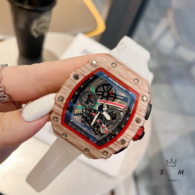 真六针多功能跑秒恒时走 Richard Mille 理查德米勒 霸道大气上档次男士时尚腕表 搭载进口石英机芯 纯手功打造 奢华高雅的字面雕纹设计 原装进口橡胶表 - 点击图像关闭