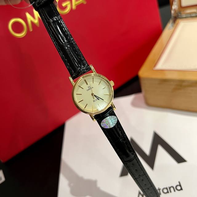 皮带白 枚 #中古欧米茄 Vintage西洋Longines简约小金豆，简直太别致了！小尺寸26Mm低调又不失细节的美，表盘刻度也太纤细秀气了吧！复古独特，上手