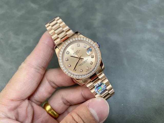 女款 劳力士Rolex 单历 日志型31Mm 直径 31Mm 机芯 搭载全自动机械机芯 圈口 劳力士Ringcommand三角坑纹 光圈 钻圈 镜面 防刮蓝宝石