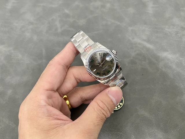 女款 劳力士Rolex 单历 日志型31Mm 直径 31Mm 机芯 搭载全自动机械机芯 圈口 劳力士Ringcommand三角坑纹 光圈 钻圈 镜面 防刮蓝宝石