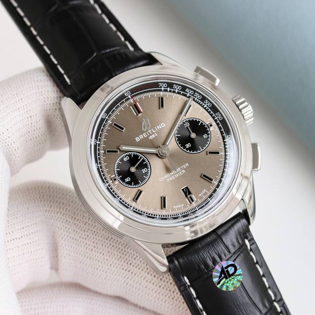 百年灵璞雅B01计时腕表42 Premierb01Chronograph42 316L精钢，42毫米，锅盖弧面水晶玻璃，双面防眩处理，透明蓝宝石，原装折叠扣机芯