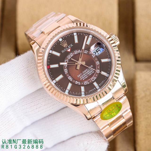 胶带 钢带 金白同价 全新系列Rolex劳力士Sky-Dweller“史上最复杂劳力士”正式面市了！以精湛的工艺技术与表款的正确调校方式重新定义了真正的“天行者