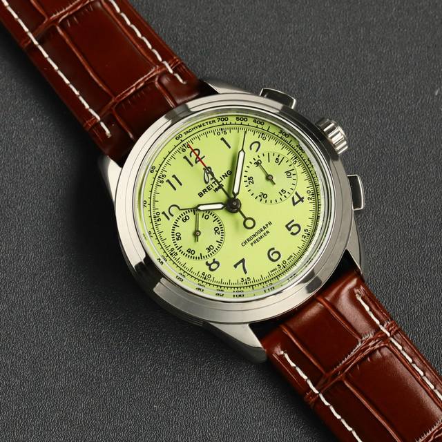 百年灵璞雅B01计时腕表42 Premierb01Chronograph42 316L精钢，42毫米，锅盖弧面水晶玻璃，双面防眩处理，透明蓝宝石，原装折叠扣机芯