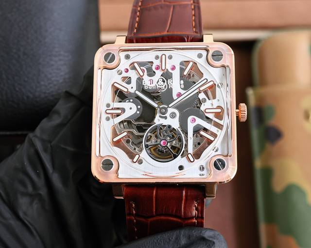 柏莱士 Bell & Ross Br-X2 Tourbillon Micro Rotor 机芯：机芯编号 0。 自动上弦机械机芯。 功能：时针和分针。6点位置的