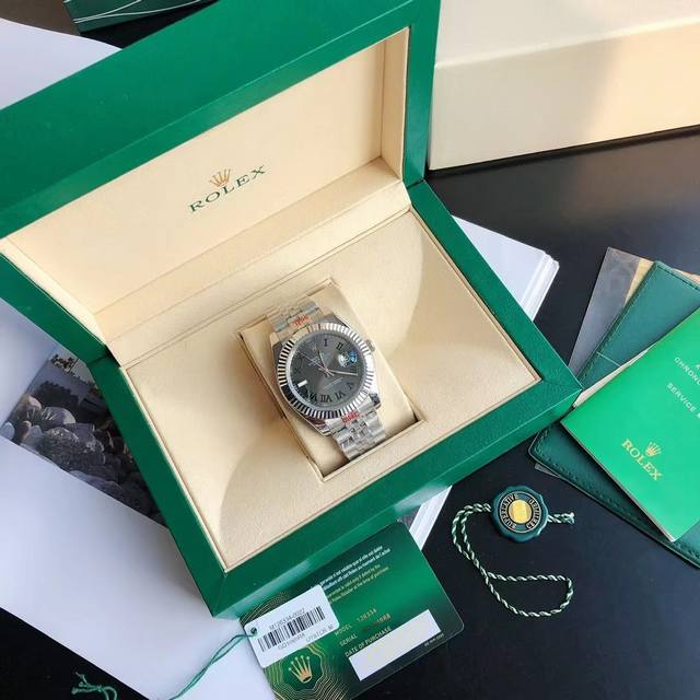 品牌：劳力士日志Rolex 系列：日志系列经典款。年火爆腕表！ 机芯：搭载顶级进口机械机芯走时精准 镜面：顶级矿物质水晶镜面更耐磨 表带：316精钢材质钢带舒适