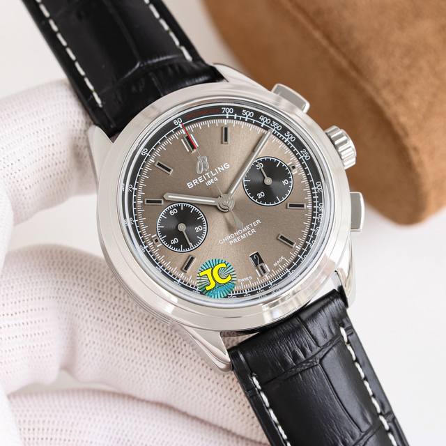 百年灵璞雅B01计时腕表42Premierb01Chronograph42 316L精钢，42毫米，锅盖弧面水晶玻璃，双面防眩处理，透明蓝宝石，原装折叠扣机芯7