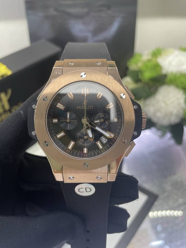 独家实拍图 恒宝 ，多功能计时机芯，男士腕表石英机芯 Hublot Men's Watch Battery Movement