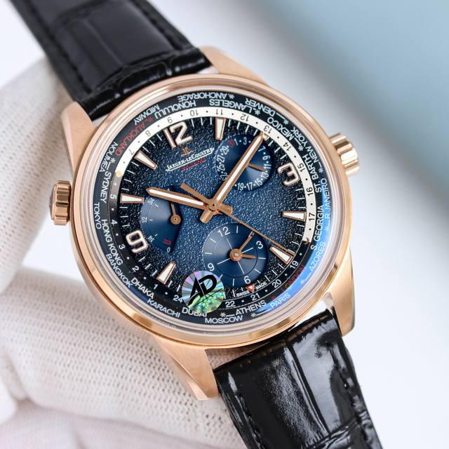 Twa出品 Jaeger-Lecoultre 积家 北宸系列 Geographic Wt地理学家世界时腕表采用蓝黑渐变色与全黑色表盘 腕表的凸缘显示全球24个时