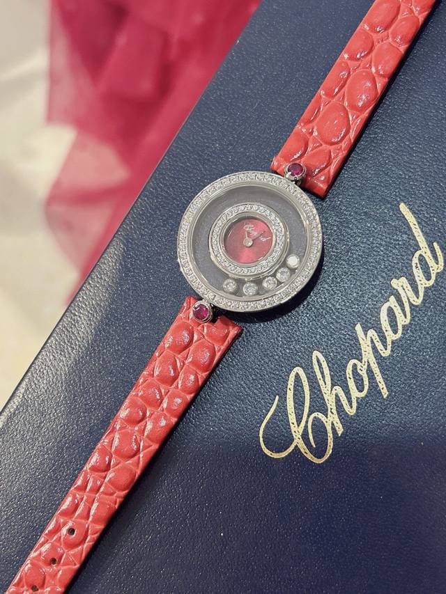 萧邦 Chopard Happy Stort 新款四叶草珠宝系列！内、外蓝宝石水晶玻璃 ！微型按调Eat瑞士机芯 密爪包镶钻！尺寸：28Mm！Happy钻石在两