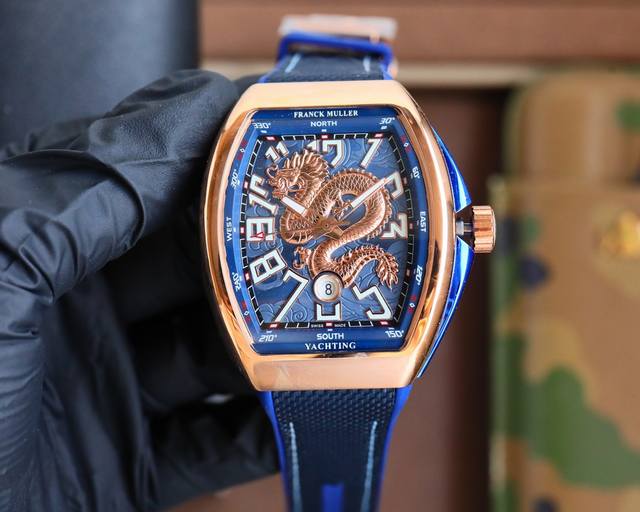 法兰克 穆勒 Franck Muller V45 Sc Dt系列54*42*15Mm 全自动机械机芯 蓝光镀膜玻璃 牛皮表带底部橡胶 折叠扣 糅合运动设计风格