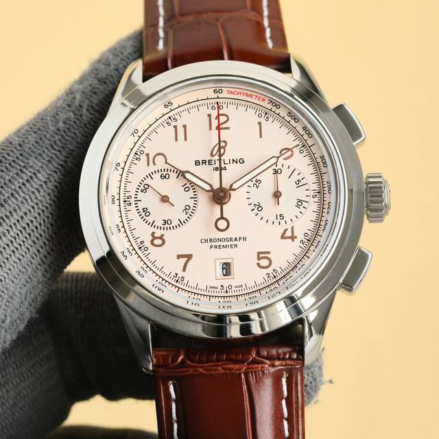 统一 百年灵璞雅B01计时腕表42Premierb01Chronograph42 316L精钢，42毫米，锅盖弧面水晶玻璃，双面防眩处理，透明蓝宝石，原装折叠扣