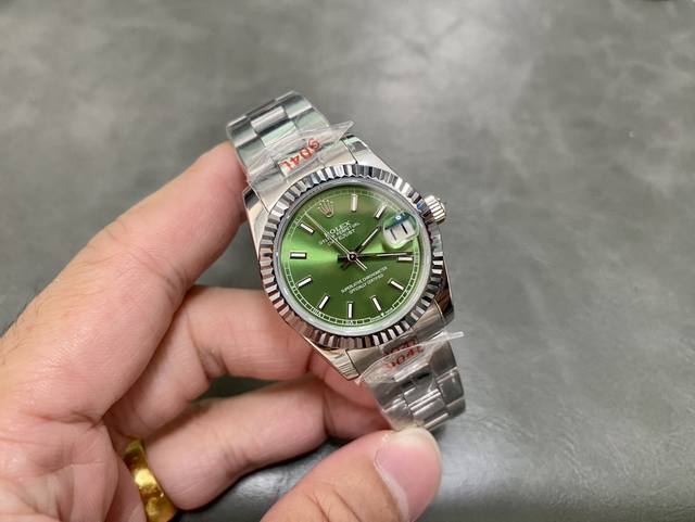 女款 劳力士Rolex 单历 日志型31Mm 直径31Mm 机芯搭载全自动机械机芯 圈口劳力士Ringcommand三角坑纹 光圈钻圈 镜面防刮蓝宝石玻璃镜面