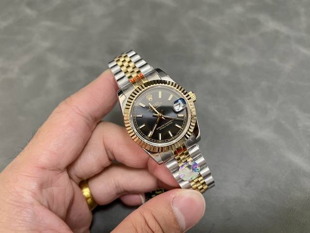 女款 劳力士Rolex 单历 日志型31Mm 直径31Mm 机芯搭载全自动机械机芯 圈口劳力士Ringcommand三角坑纹 光圈钻圈 镜面防刮蓝宝石玻璃镜面