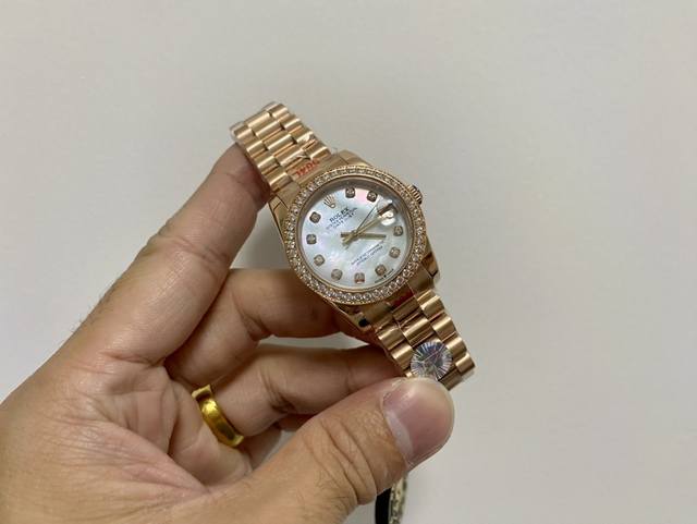 女款 劳力士Rolex 单历 日志型31Mm 直径31Mm 机芯搭载全自动机械机芯 圈口劳力士Ringcommand三角坑纹 光圈钻圈 镜面防刮蓝宝石玻璃镜面