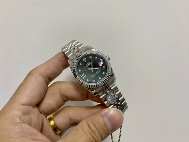 女款 劳力士Rolex 单历 日志型31Mm 直径31Mm 机芯搭载全自动机械机芯 圈口劳力士Ringcommand三角坑纹 光圈钻圈 镜面防刮蓝宝石玻璃镜面