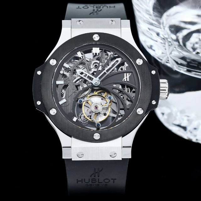 宇舶 Hublot 恒宝 终极升级版升级如下：升级使用原装壳套起模壳身，搭配升级版真陀飞轮心脏，加强防震，解决了市场普通版本“缝合度不高有缝隙、机芯返修率高”的