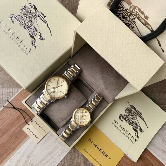 个。源自英国经典奢侈品牌，Burberry巴宝莉石英对表，Bu10011Bu10118，经典复古立体暗花表盘，男款两针半，女款三针超薄设计，手感浑圆，双按蝴蝶扣