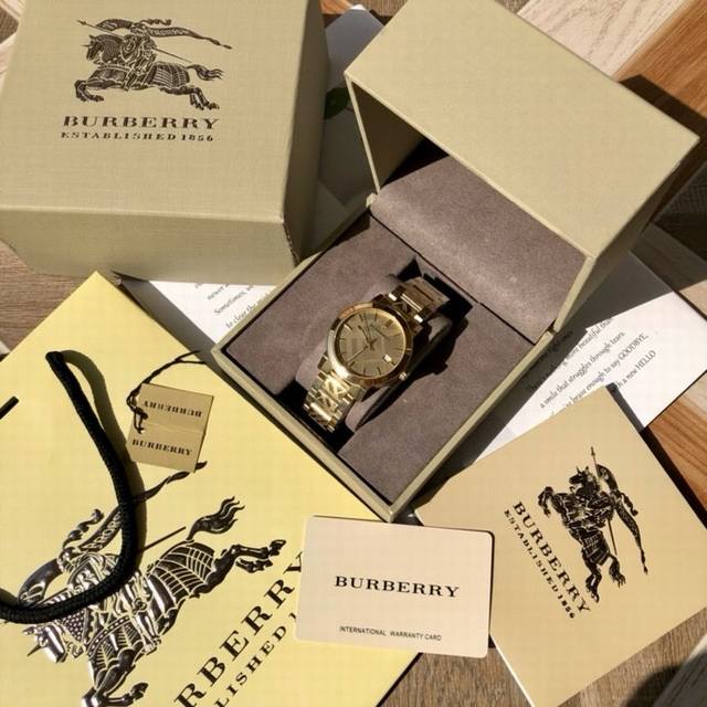 英国经典奢侈品牌Burberry，巴宝莉石英男士腕表Bu9038，男士专属英伦绅士风，把品牌永恒经典的格子风格渗透到表盘和表带上，一眼便忘不了，316L精钢表带