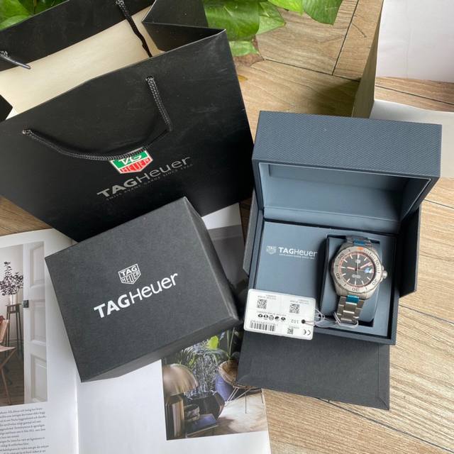 重磅Tag Heuer泰格豪雅携手英国知名腕表定制商Bamford Watch Department，推出一款全新竞潜系列特别版限量腕表 全球限量1500枚。4