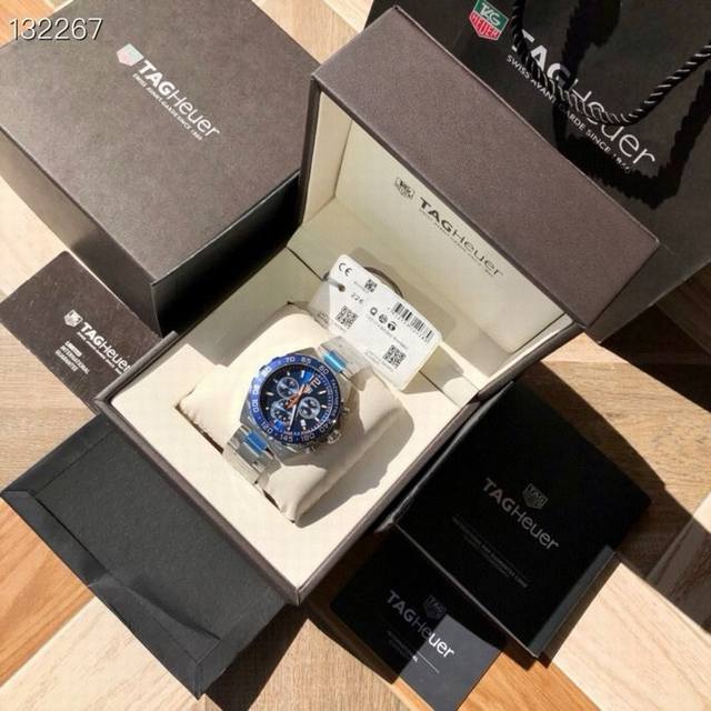 Tagheuer 泰格豪雅F1系列，石英男士腕表 原单货！超高工艺，六针计时带日历！瑞士原装机芯！精钢表壳，蓝宝石玻璃！专柜售价一万多！～43Mm表径！配专柜全 - 点击图像关闭