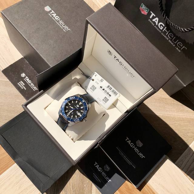 新款高颜值有货，Original Tagheuer,泰格豪雅竞潜系列专柜16500。 ~43Mm表径，蓝宝石镜面，超强夜光指针，原装瑞士机芯，支持拆机验货，超高