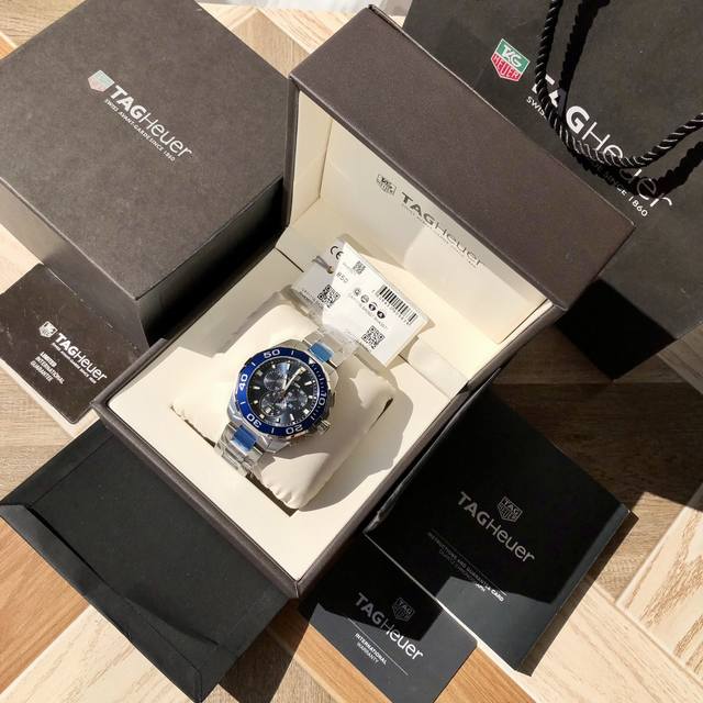 爆款回货，Original Tagheuer,泰格豪雅竞潜系列石英计时表，专柜1万+。 ~43Mm表径，蓝宝石镜面，超强夜光指针，原装机芯，支持拆机验货，硬汉风