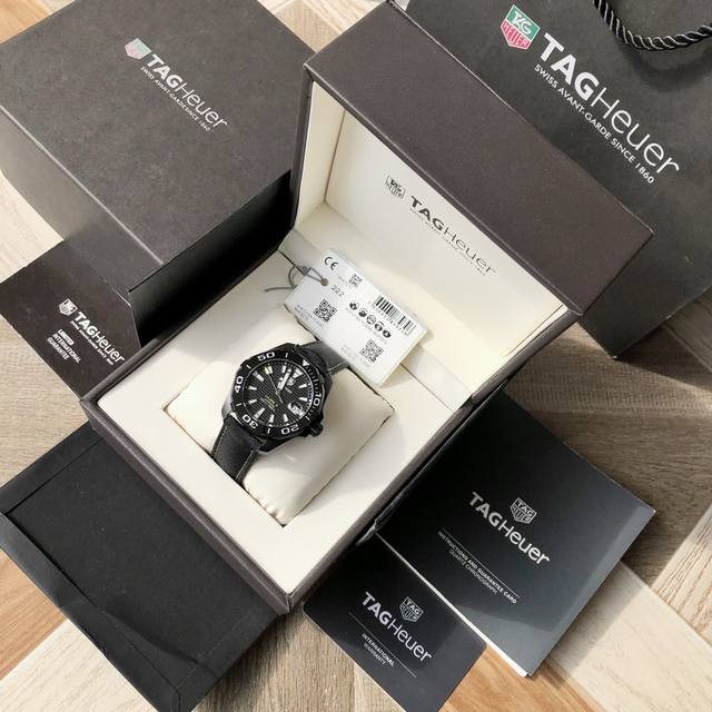 新款高颜值有货！钛壳！Original Tagheuer,泰格豪雅竞潜系列专柜16500。 中号~41Mm表径，蓝宝石镜面，超强夜光指针，原装瑞士机芯，支持拆机