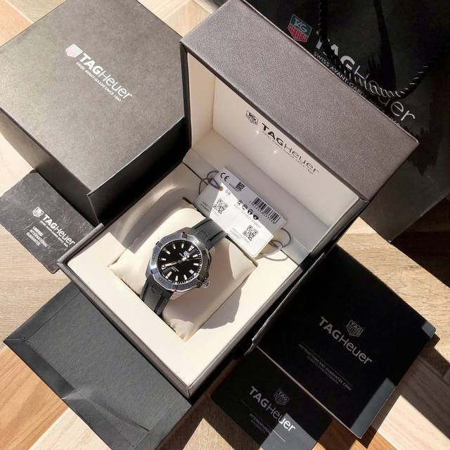 新款硬货，Original Tagheuer,泰格豪雅竞潜系列 男表。 ~41Mm表径，蓝宝石镜面，超强夜光指针，原装Swiss Ronda石英机芯，支持拆机验