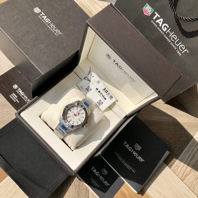 硬货，Original Tagheuer,泰格豪雅竞潜系列机械表，专柜16500。 中号~41Mm表径，蓝宝石镜面，日历处凸透放大，超强夜光指针，原装瑞士机芯， - 点击图像关闭