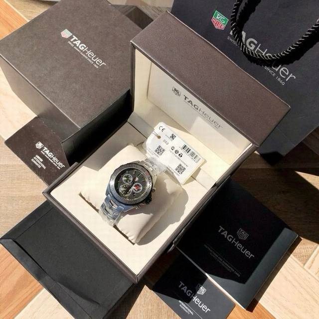 爆款回货，Original Tagheuer,泰格豪雅F1系列 喜拿纪念石英表，专柜1万+。 ~43Mm表径，蓝宝石镜面，超强夜光指针，原装机芯，支持拆机验货，