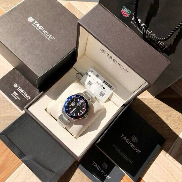 新款硬货，Original Tagheuer,泰格豪雅竞潜系列 男表。 ~43Mm表径，蓝宝石镜面，超强夜光指针，原装Swiss Ronda石英机芯，支持拆机验