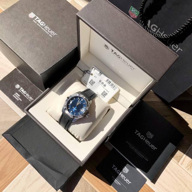 新款硬货，Original Tagheuer,泰格豪雅竞潜系列 男表。 ~40.5Mm表径，蓝宝石镜面，超强夜光指针，原装Swiss Ronda石英机芯，支持拆