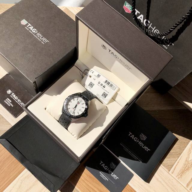 新款泰格豪雅颜高值新上线，硬货。Original Tagheuer,泰豪格雅F1系列 石英表，专柜1万+。蓝宝镜石面，超夜强光指针，原机装芯，支拆持机验货，～4