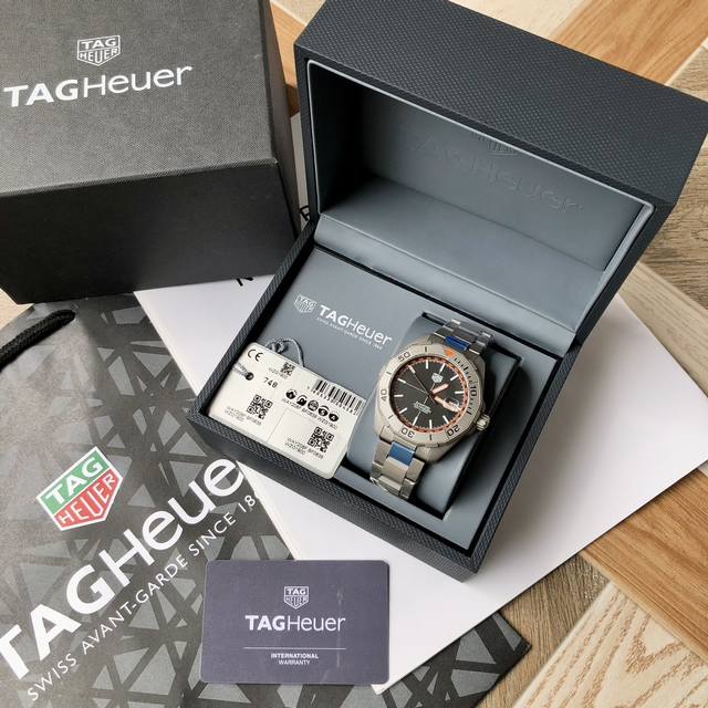 重磅Tag Heuer泰格豪雅携手英国知名腕表定制商Bamford Watch Department，推出一款全新竞潜系列特别版限量腕表 全球限量1500枚。4