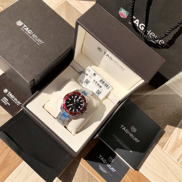 Original Tagheuer,泰格豪雅竞潜系列石英表！大号～43Mm表径，蓝宝石镜面，超强夜光指针，原装石英机芯，支持拆机验货，超高难度精钢拉丝工艺无法仿