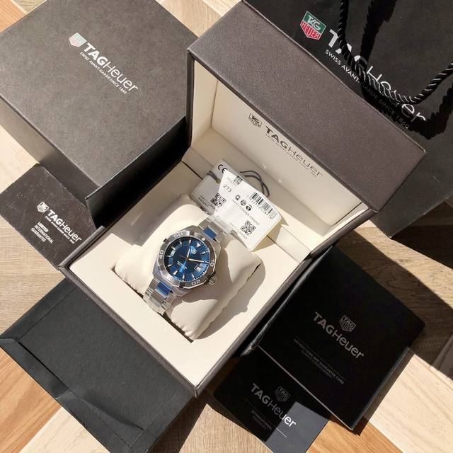 新款硬货，Original Tagheuer,泰格豪雅竞潜系列 男表。 ~40.5Mm表径，蓝宝石镜面，超强夜光指针，原装Swiss Ronda石英机芯，支持拆