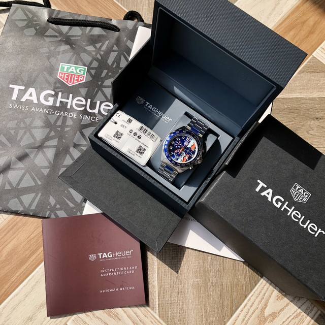 新款高颜值已上线。Tagheuer 泰格豪雅F1系列Gulf石英男士钢带腕表 ，原单货！六针计时带日历！瑞士原装石英机芯！别具一格！专柜售价一万多！～43Mm表 - 点击图像关闭