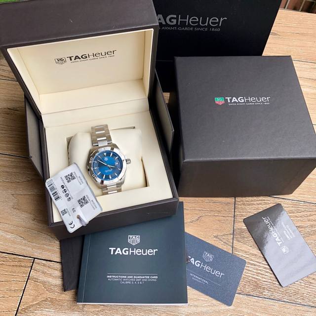 新款硬货，Original Tagheuer,泰格豪雅竞潜系列 男表。 ~40.5Mm表径，蓝宝石镜面，超强夜光指针，原装Swiss Ronda石英机芯，支持拆